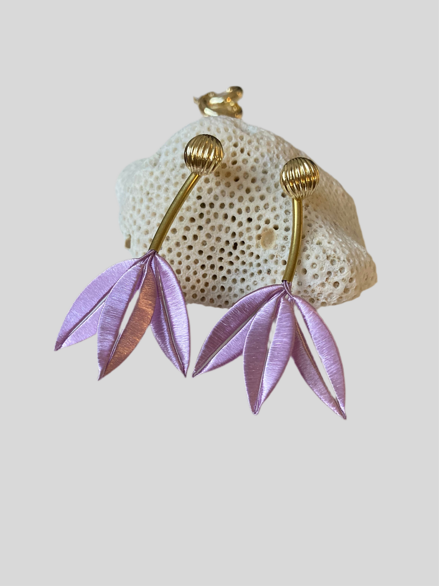Elegante Interchangeable Heritage Skills Hand-wrapped Silky Thread Lavender Floral Studs Earrings