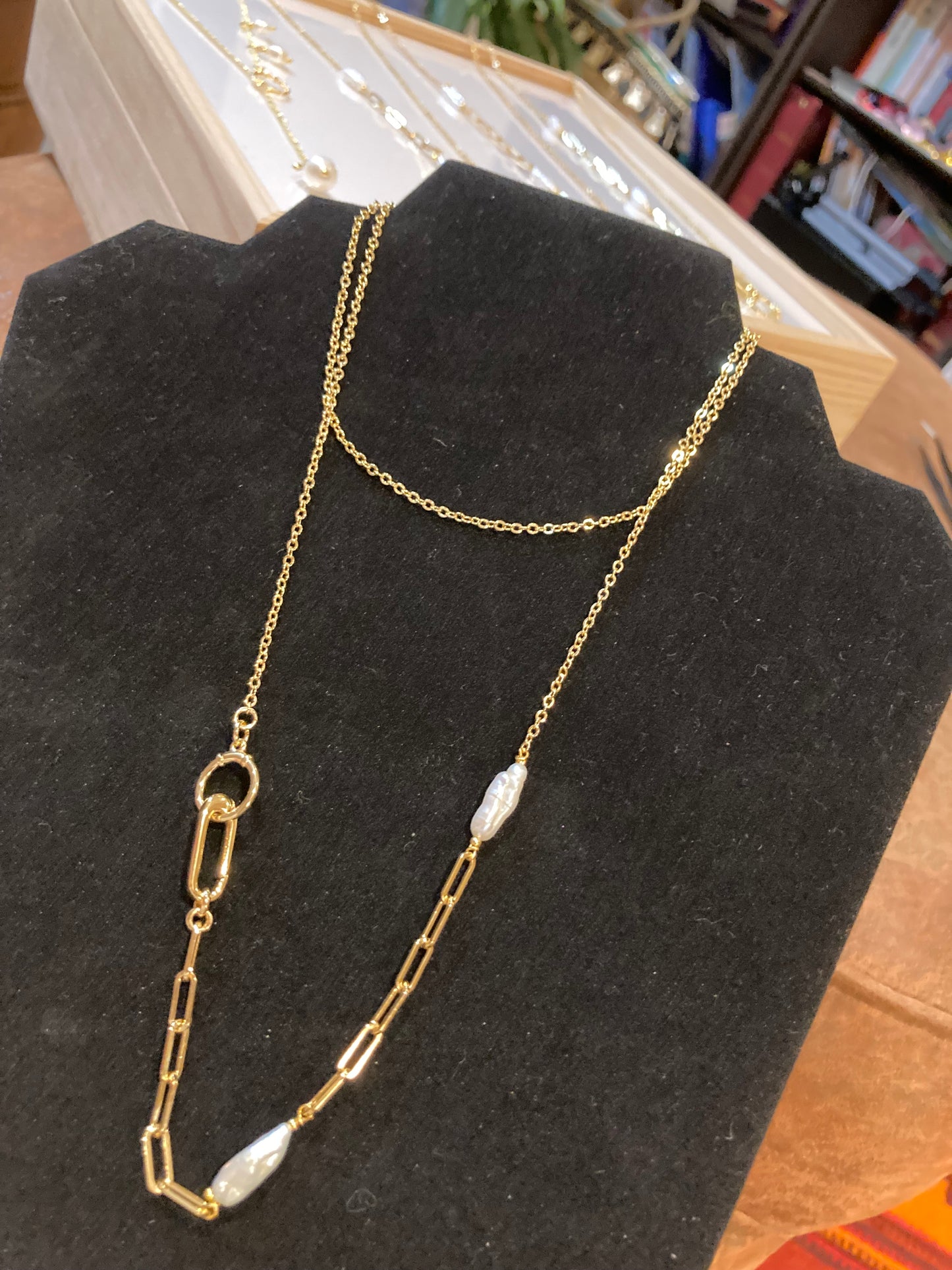 Jenning•Fun Chic Interchangeable 3+ ways to style Freshwater Pearl Choker/Long necklace /Chain belt/ Badge Chain