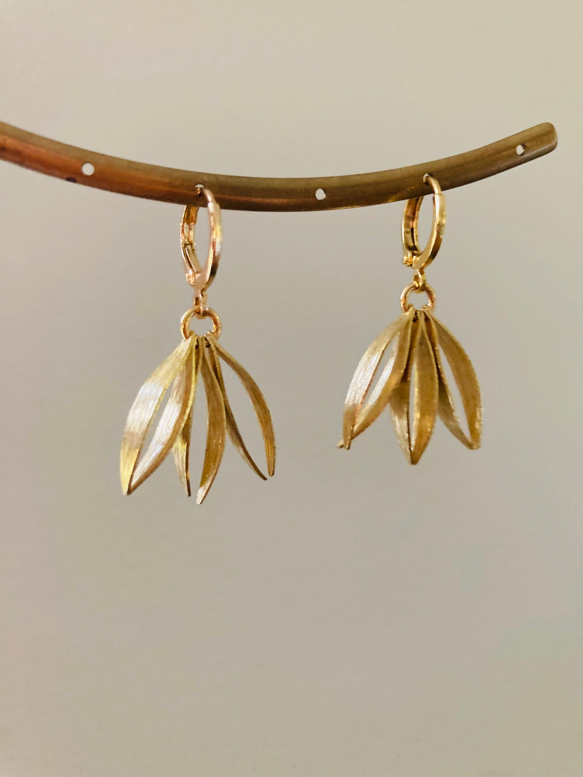 Dangling Golden Leaves Earrings