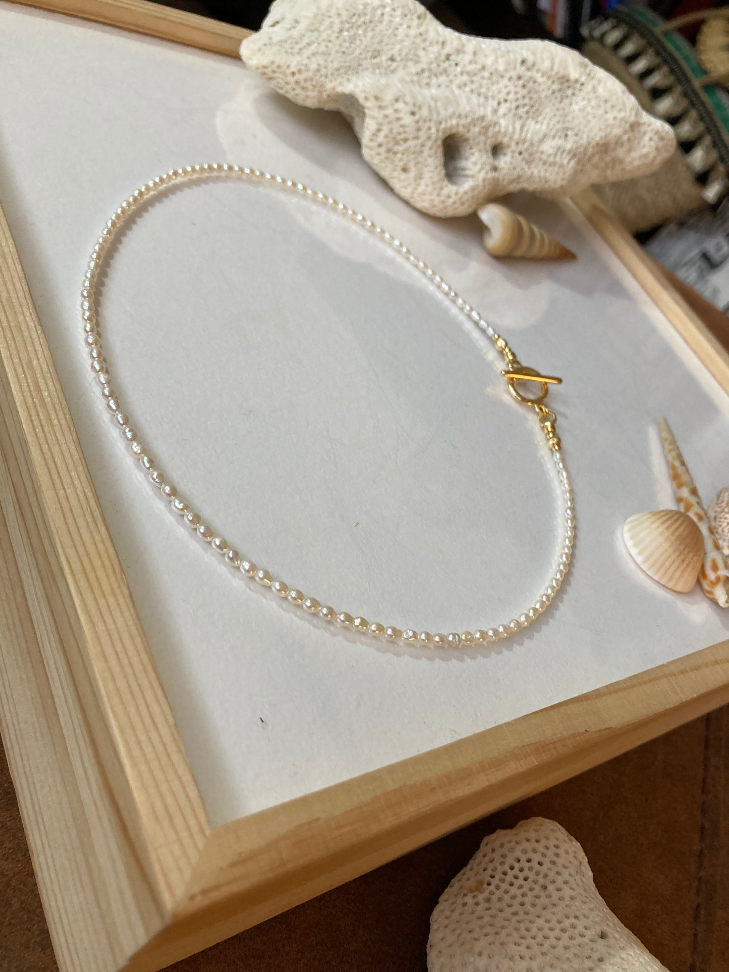 Lynn • Chic Tiny Seed Freshwater Pearl Choker Necklace