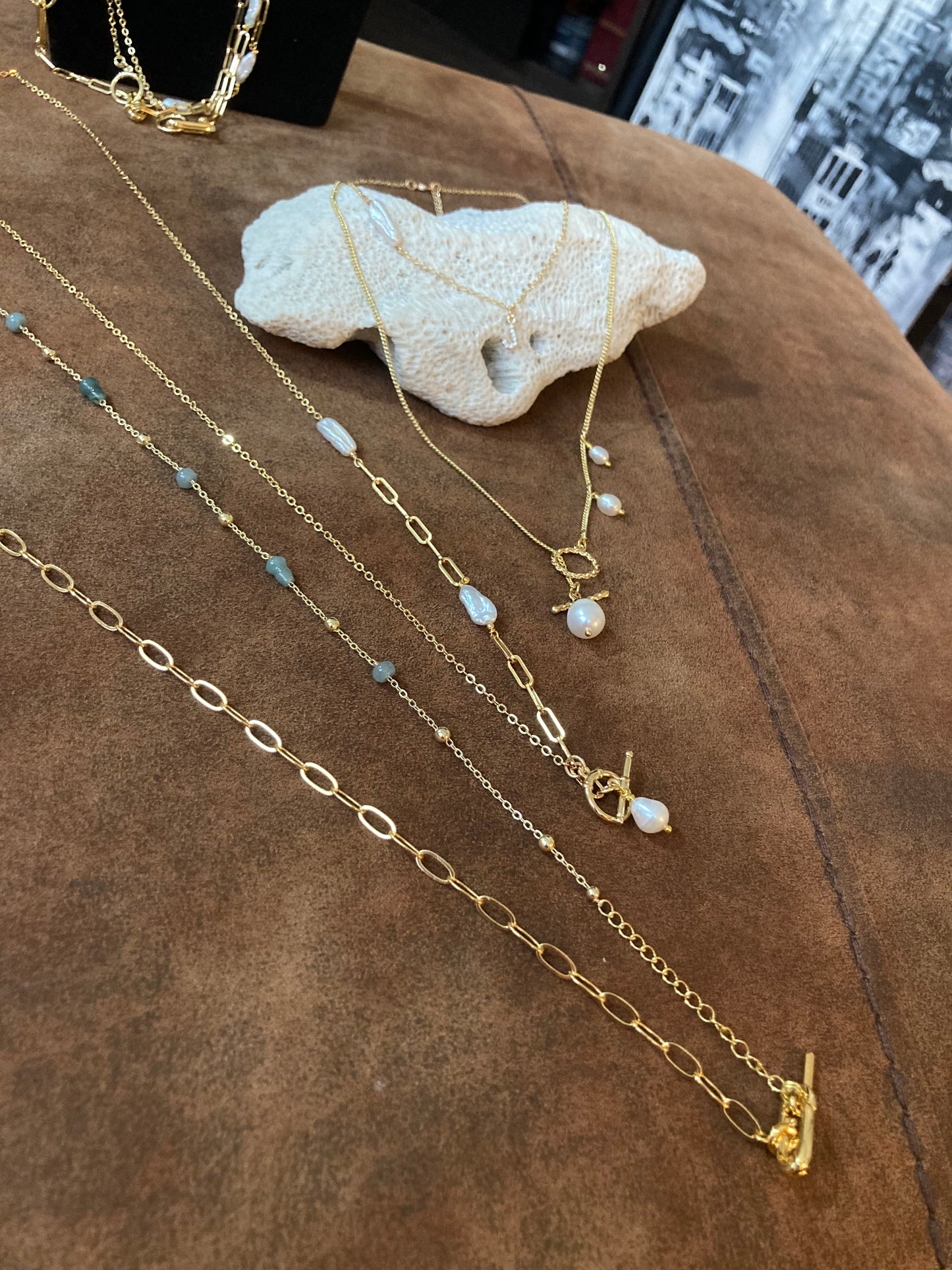 Jenning•Fun Chic Interchangeable 3+ ways to style Freshwater Pearl Choker/Long necklace /Chain belt/ Badge Chain