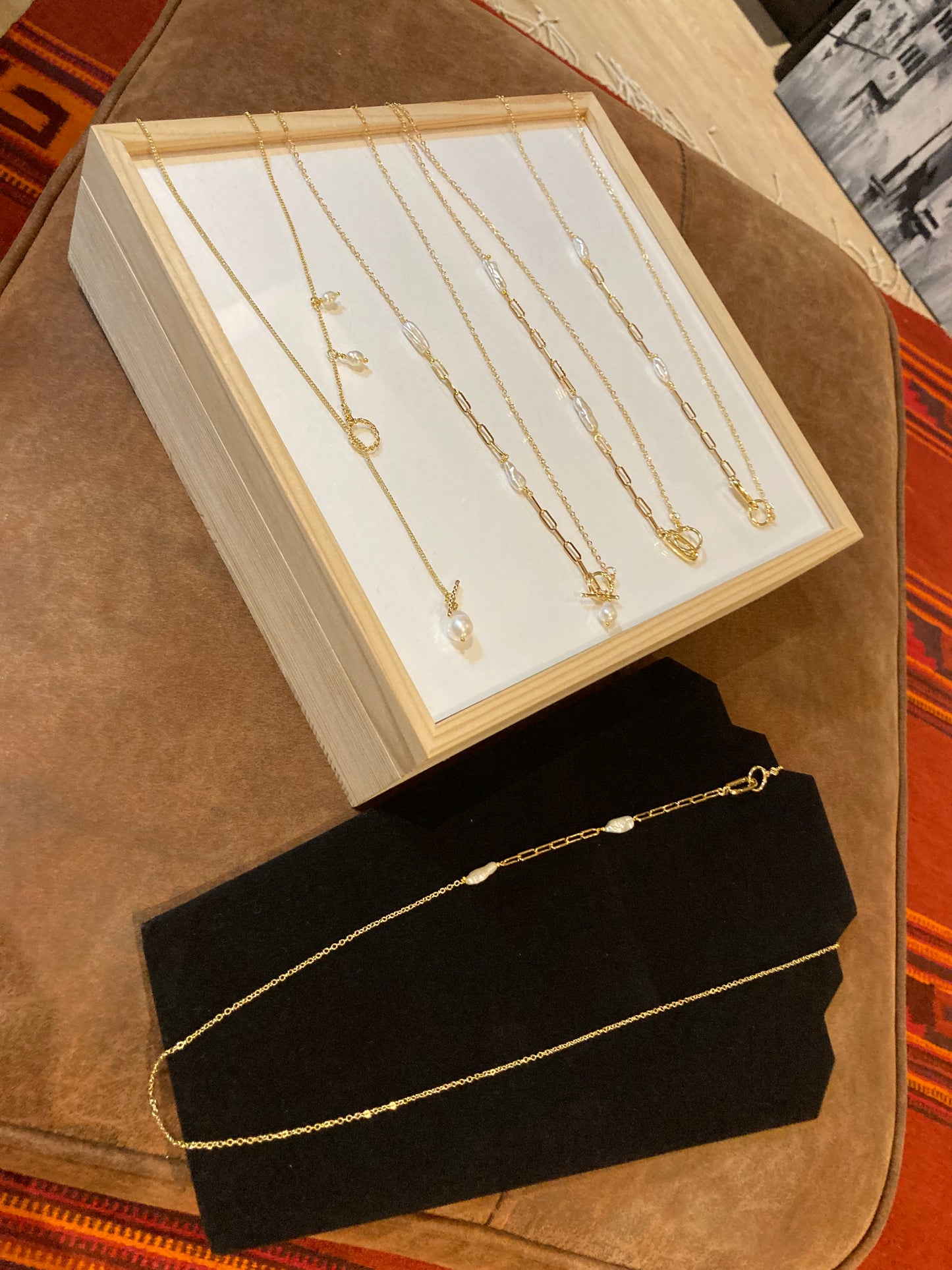Jenning•Fun Chic Interchangeable 3+ ways to style Freshwater Pearl Choker/Long necklace /Chain belt/ Badge Chain