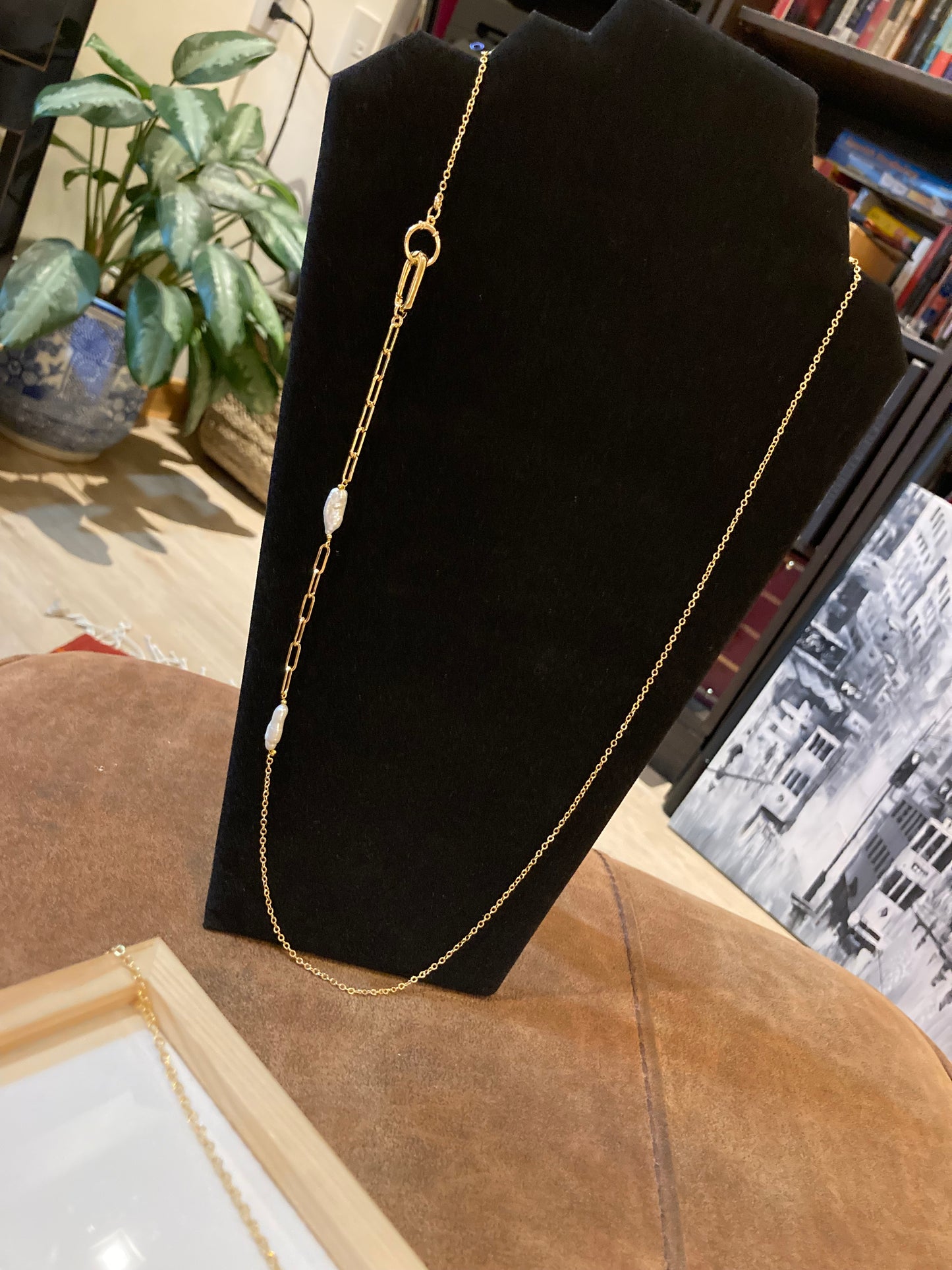 Jenning•Fun Chic Interchangeable 3+ ways to style Freshwater Pearl Choker/Long necklace /Chain belt/ Badge Chain