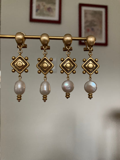 Freshwater Pearls Gold Stud Earrings (Copy)