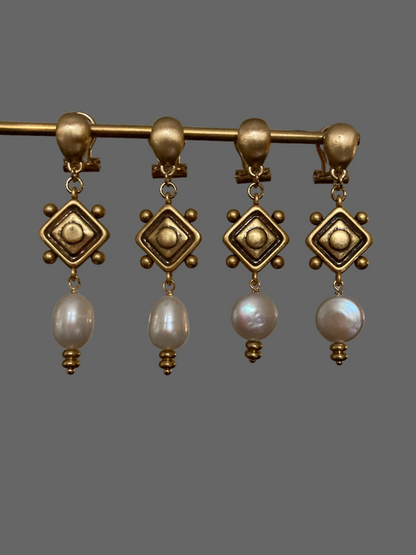 Freshwater Pearls Gold Stud Earrings