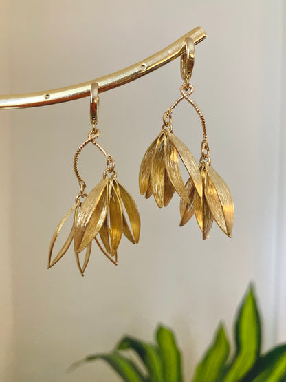 Dangling Golden Leaves Earrings