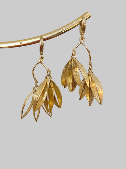 Dangling Golden Leaves Earrings