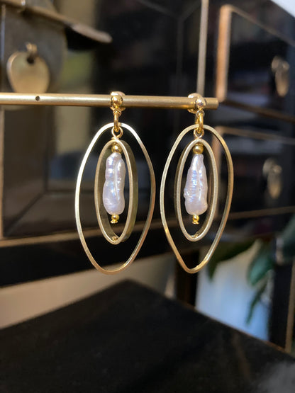 Lynn T• Tulum• Freshwater Pearl Modern Geometric Design Golden Dangling Earrings