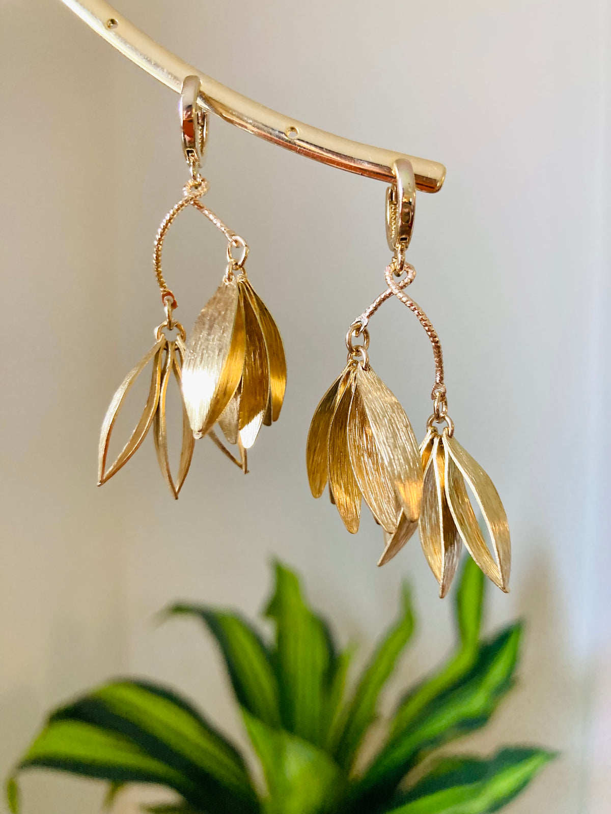 Dangling Golden Leaves Earrings