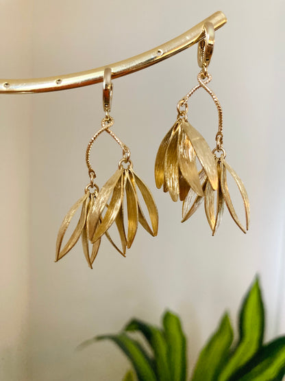 Dangling Golden Leaves Earrings