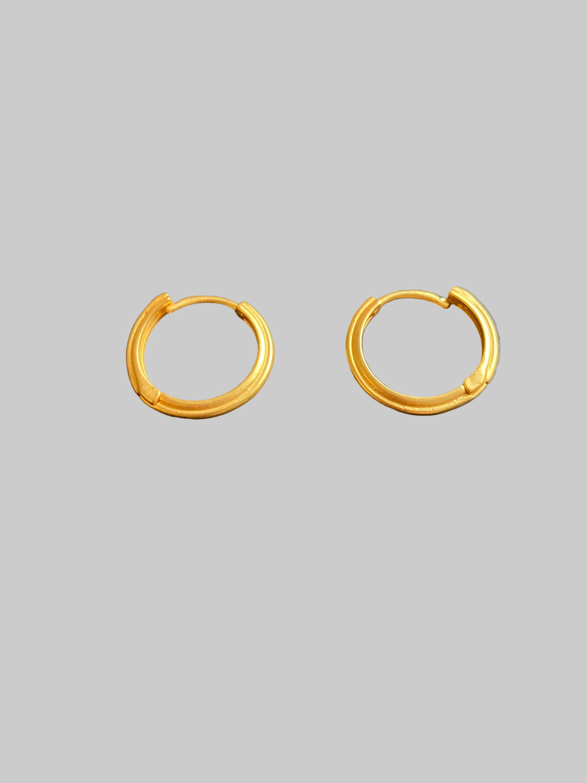 Matte Gold Textured Huggies Earrings w/Freshwater Pearl Wreath