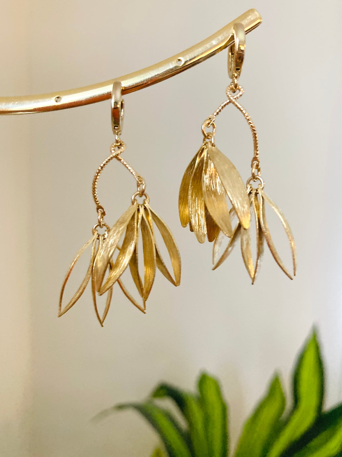 Dangling Golden Leaves Earrings