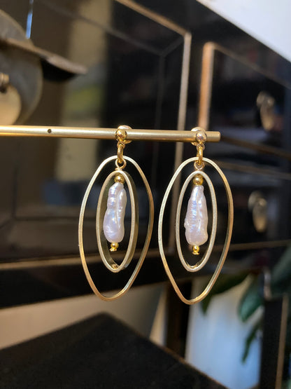 Lynn T• Tulum• Freshwater Pearl Modern Geometric Design Golden Dangling Earrings