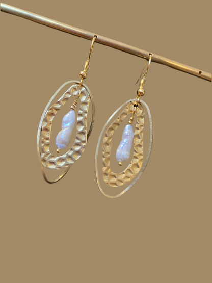 Lynn T• Tulum• Freshwater Pearl Modern Geometric Design Golden Dangling Earrings