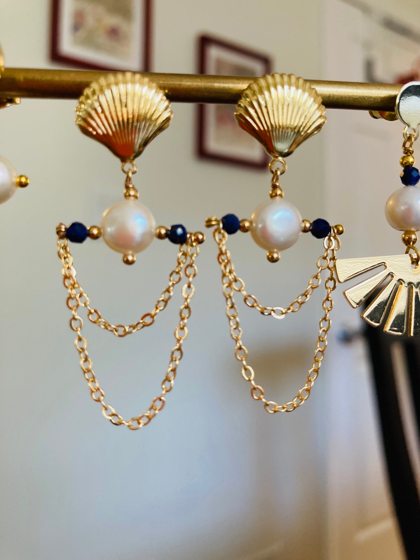 Gold Shell Stud Earrings with Freshwater Pearls – Vintage Style Jewelry