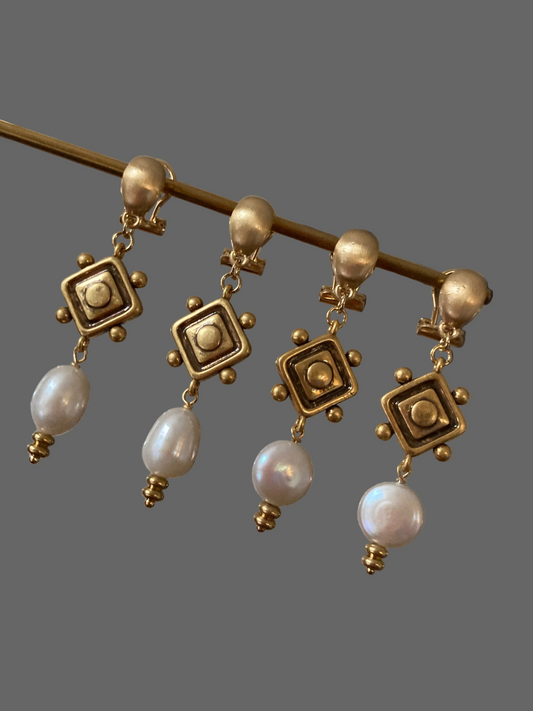 Freshwater Pearls Gold Stud Earrings