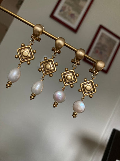 Freshwater Pearls Gold Stud Earrings (Copy)