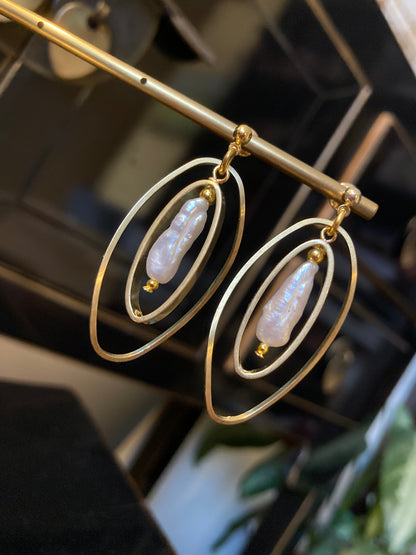 Lynn T• Tulum• Freshwater Pearl Modern Geometric Design Golden Dangling Earrings