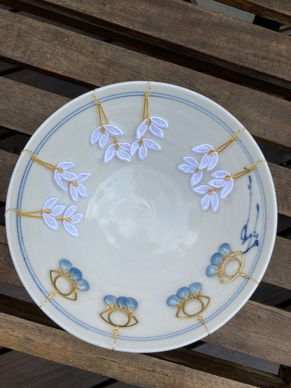 LE White Floral Dangling Earrings