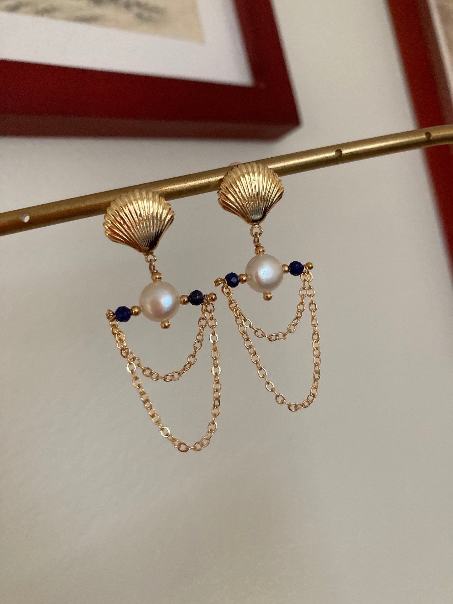 Gold Shell Stud Earrings with Freshwater Pearls – Vintage Style Jewelry