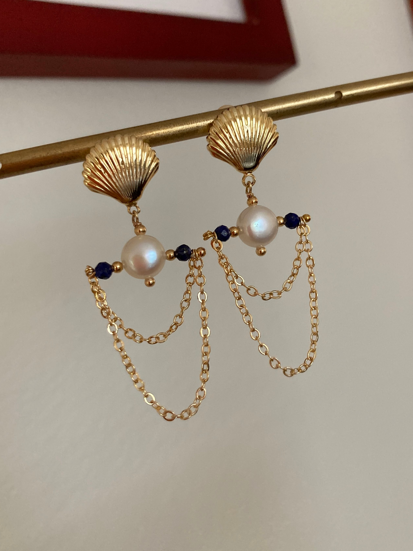 Gold Shell Stud Earrings with Freshwater Pearls – Vintage Style Jewelry
