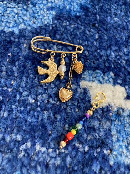 Freshwater Pearl Brooch-
Versatile & Unisex Design