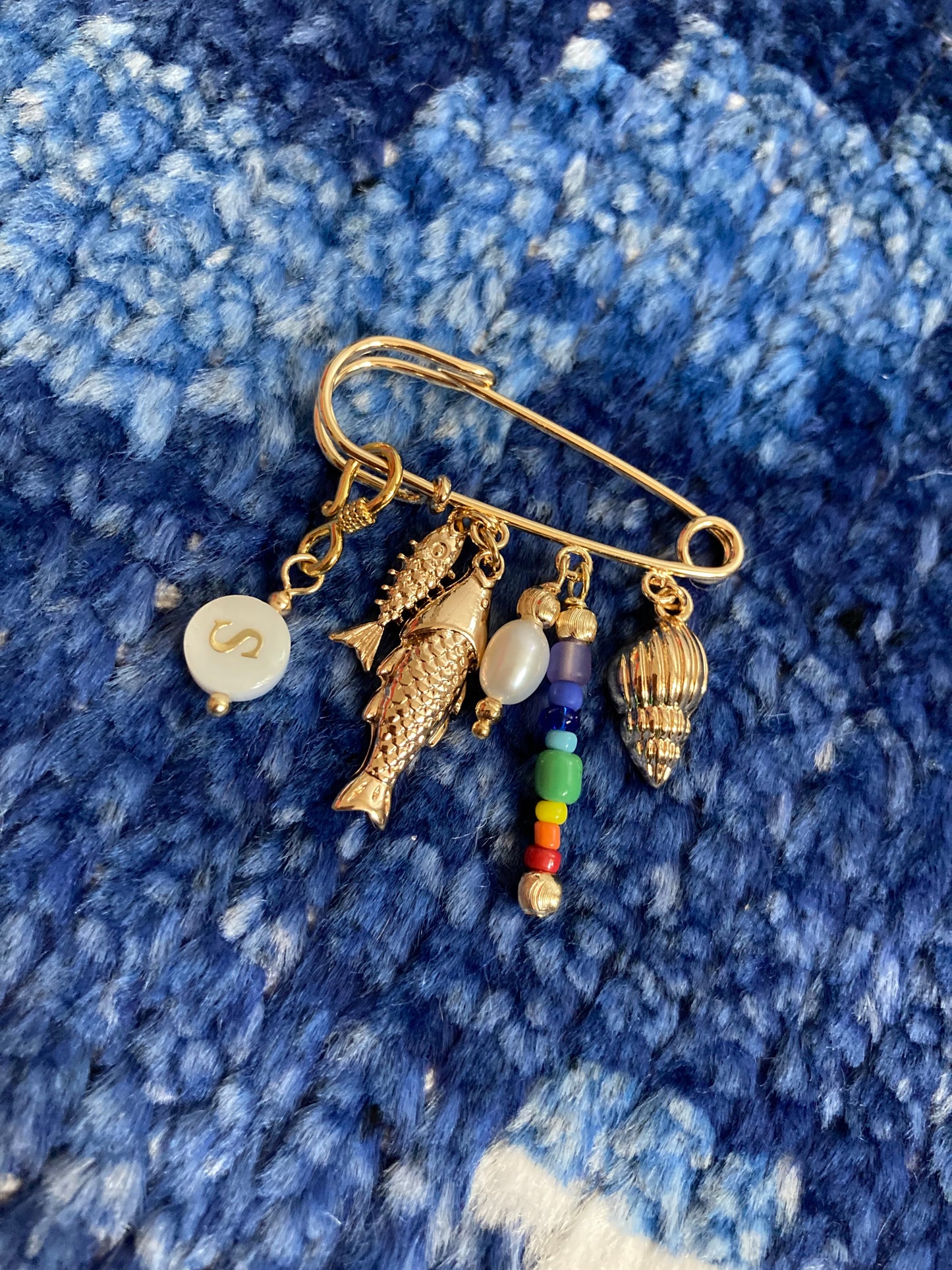 Freshwater Pearl Brooch-
Versatile & Unisex Design