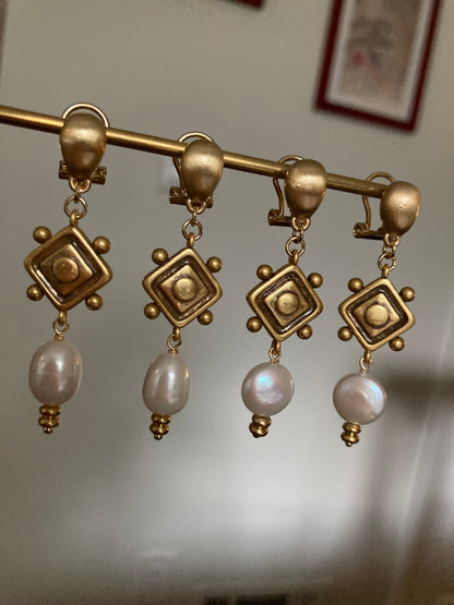 Freshwater Pearls Gold Stud Earrings (Copy)