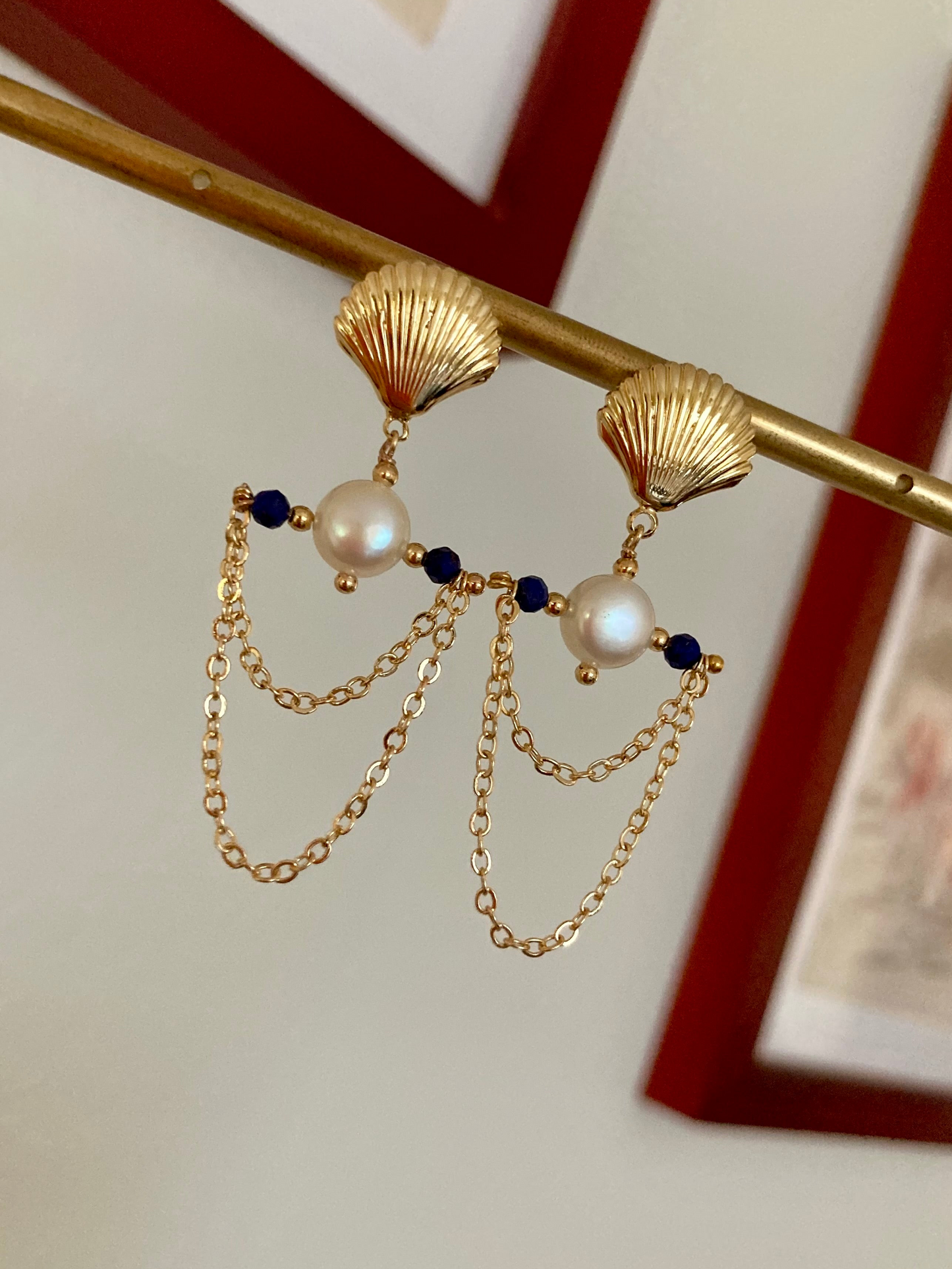 Gold Shell Stud Earrings with Freshwater Pearls – Vintage Style Jewelry