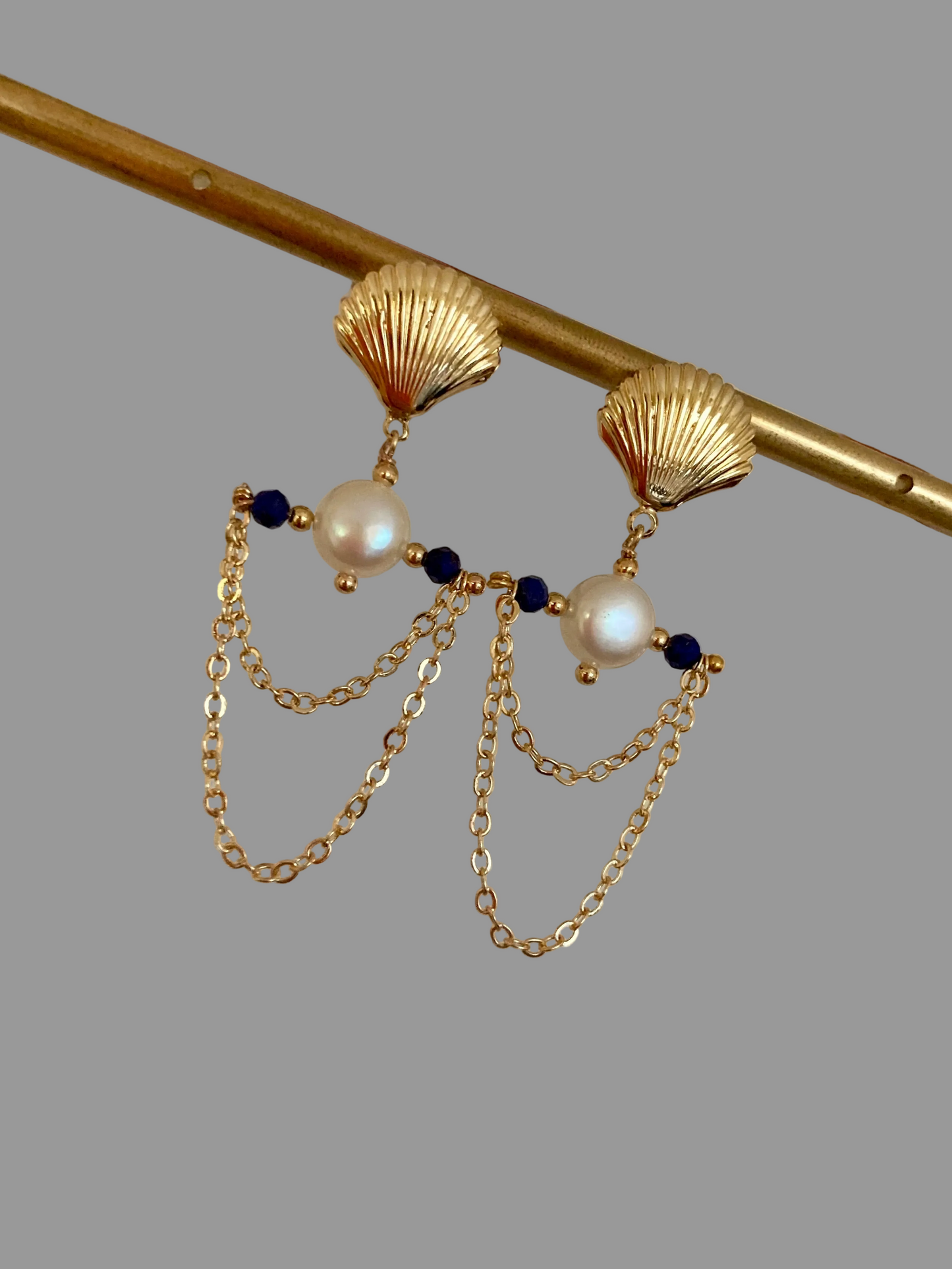 Gold Shell Stud Earrings with Freshwater Pearls – Vintage Style Jewelry