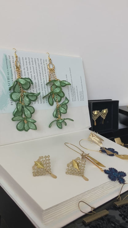 Summer• Unique Design Statement Green Flower Dangling Earrings