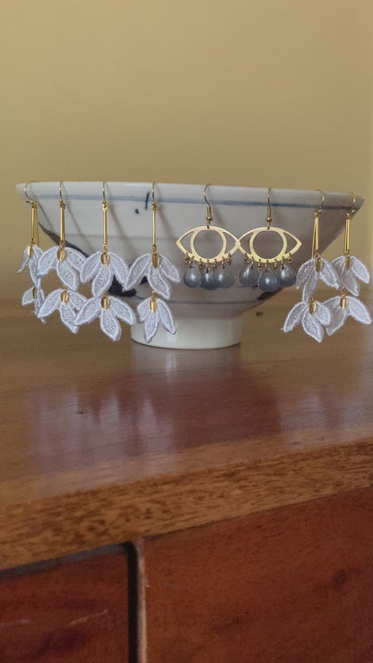 LE White Floral Dangling Earrings